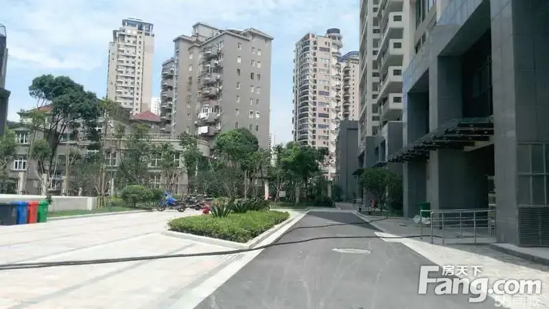 海警大厦3室2厅2卫南北朝向4800.00元/月出租