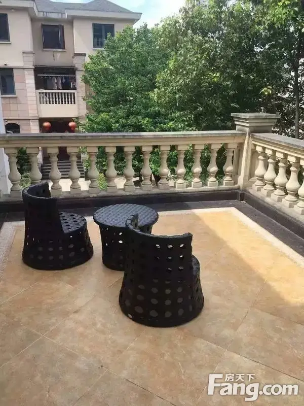 同人花园别墅3室2厅2卫南朝向2800.00元/月出租