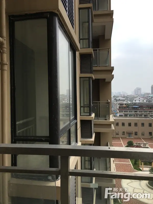 新东家园4室1厅3卫南北朝向1500.00元/月出租