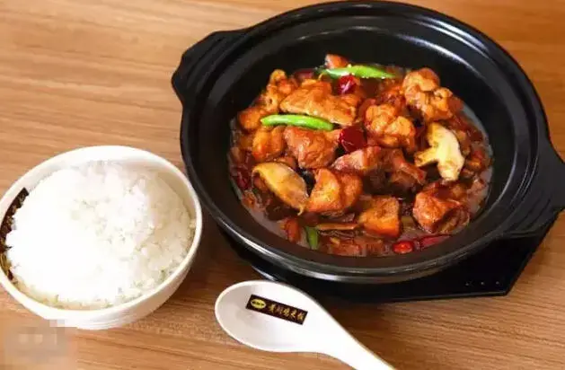 黄焖鸡米饭出事了!你还敢吃吗?