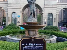 此房自住精装 诚心出售 户型方正 中间楼层 产权清晰