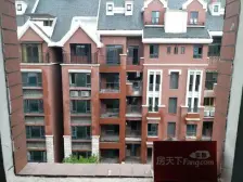 一楼端户大花园,酒店装修,买来直接当老板