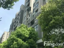 一楼带约30平花园 精装修自住保养好 小区中间位置