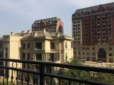 绿地毛坯大三房,带车位,地铁公园在家