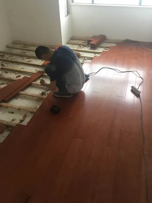 【工地实况转播】【福地聚龙苑】地板安装中,洁具已装好,未完待续