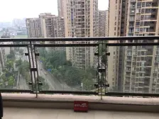 1梯2户纯洋房,坐北朝南対中庭,户型方正通风好