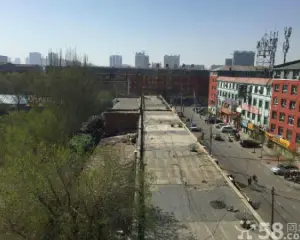 六中旁,中间楼层,出行方便,南北通透,满五唯一。