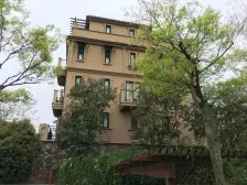 1800平左右大花园、像公园 东临50米宽的天然大河