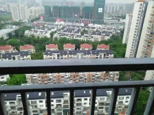 小区处于繁华地段,出行方便,交通便捷