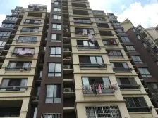 房子还在卖,,房东诚心出售的,看中还可以谈的