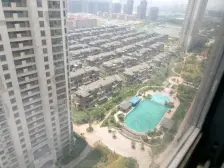 保利东湾联排别墅 出门就是沿江快速路