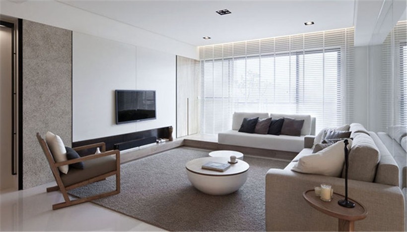 现代开放式厨房+布艺沙发，玻璃视听间尽享舒适