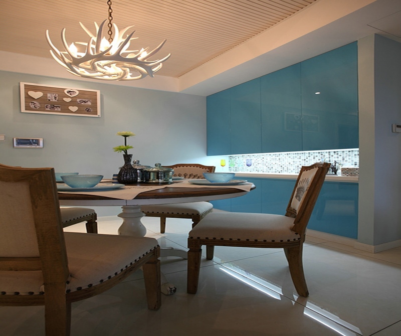 室内设计基于海边轻松、舒适的生活体验，悠闲自